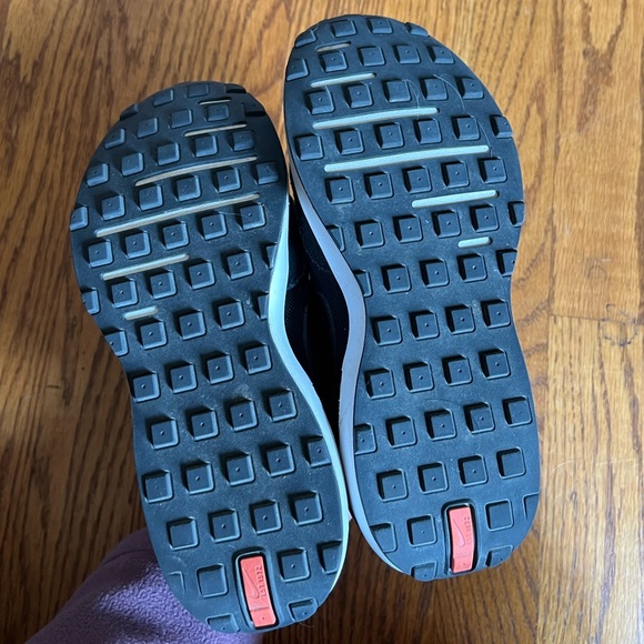 ⚫️NIKE: Boy’s size 3, “Waffle One” black & white sneakers, preowned⚫️ - Picture 8 of 9